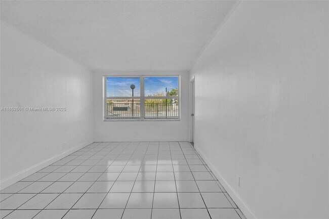 Building Photo - 1398 NE 191st St