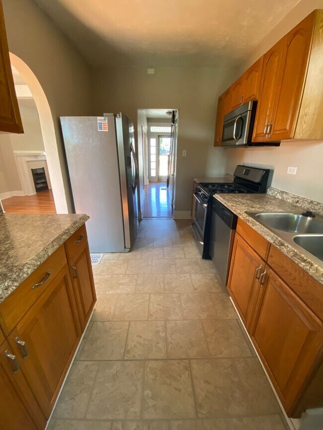 Building Photo - 111 Harwood St