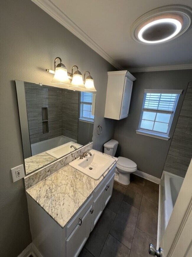 Building Photo - Charming 3 Bedroom Home in a Prime Zachary Location & School District!