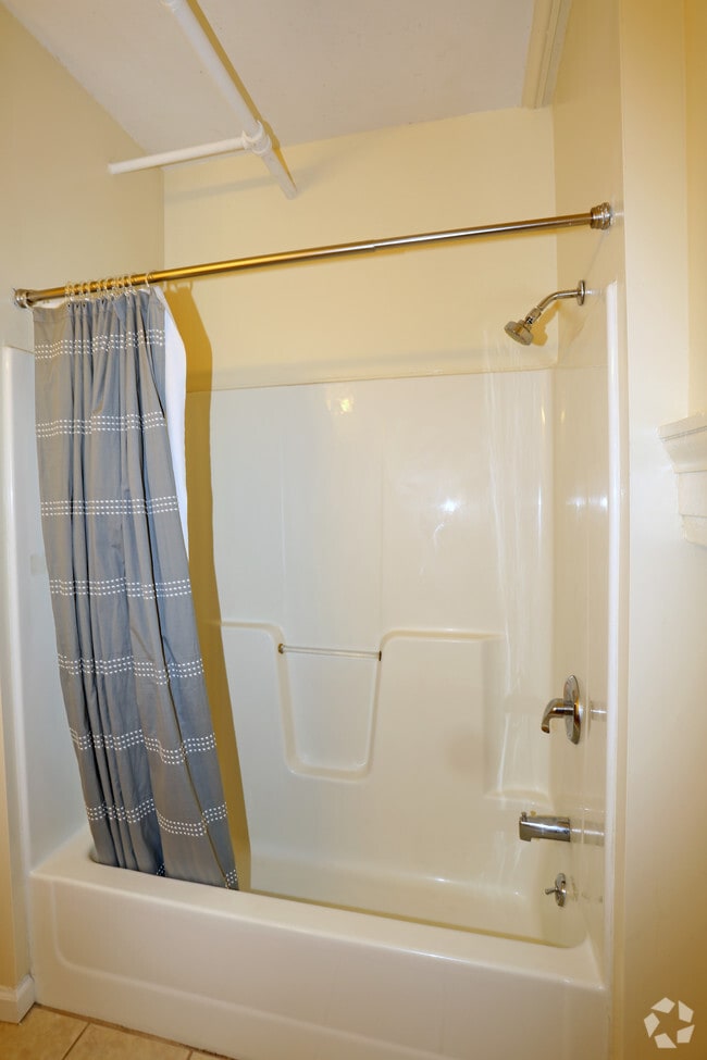 Clinton Square Suites Syracuse, NY Apartment Finder