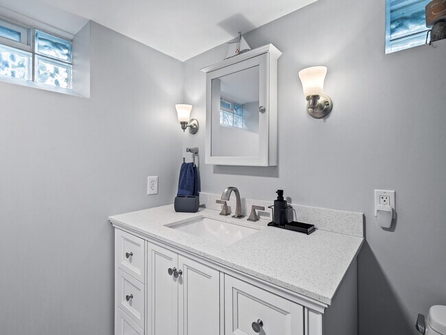 Building Photo - 32414 Lake Rd