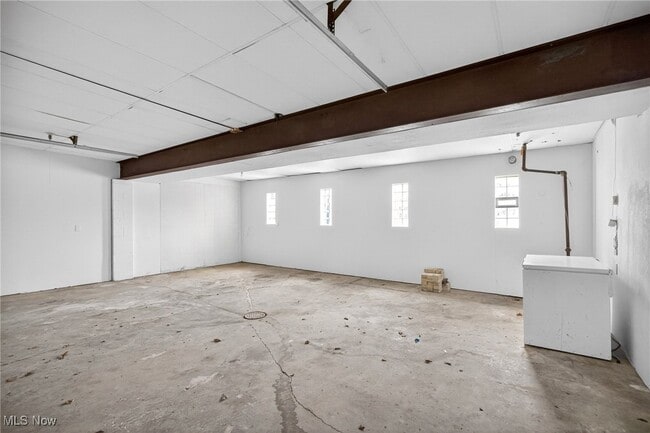 Building Photo - 3863 Wiltshire Rd