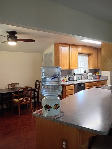 Building Photo - 10512 Glenview Way