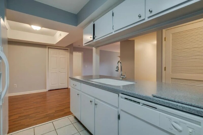 Building Photo - 262 Hillsboro Pl