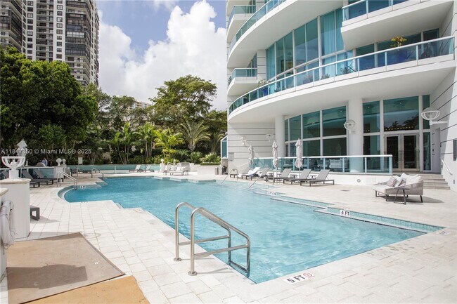 Building Photo - 2127 Brickell Ave