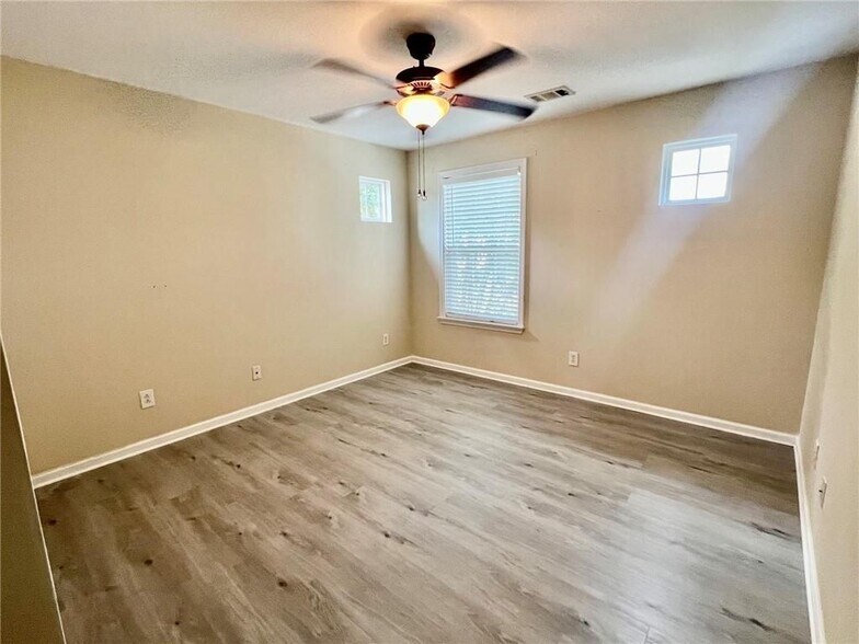 Building Photo - 247 Hiawassee Dr