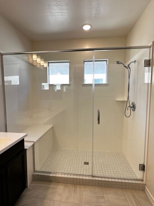 Building Photo - RECKER AND RAY MOVE IN READY 4 BEDROOM 2.5 BATHROOM HOME PERFECTLY LOCATED