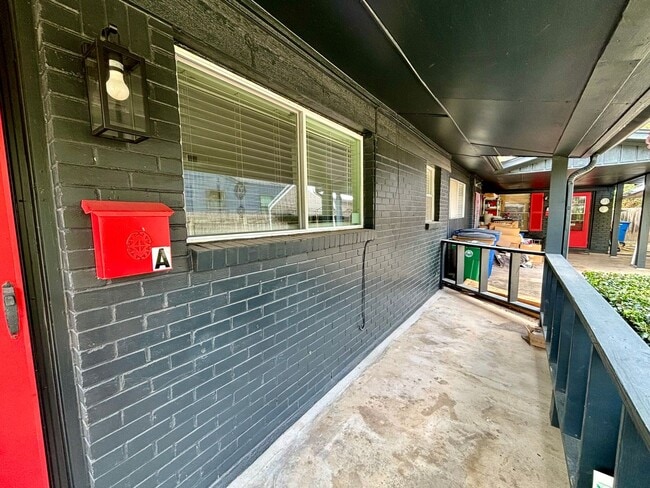 Building Photo - Sunshine-5408