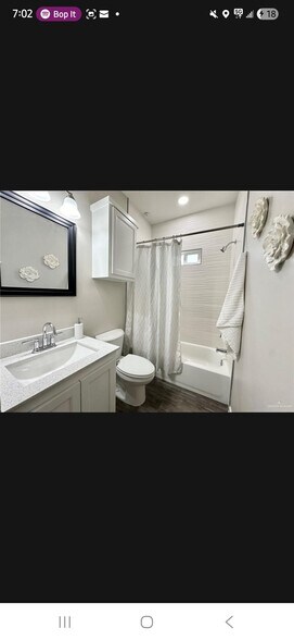 Building Photo - 425 E Acacia Ave