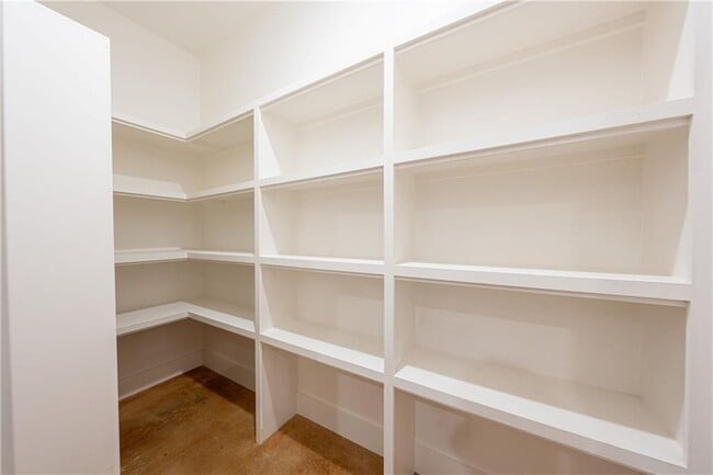 Building Photo - 3210 R O Dr