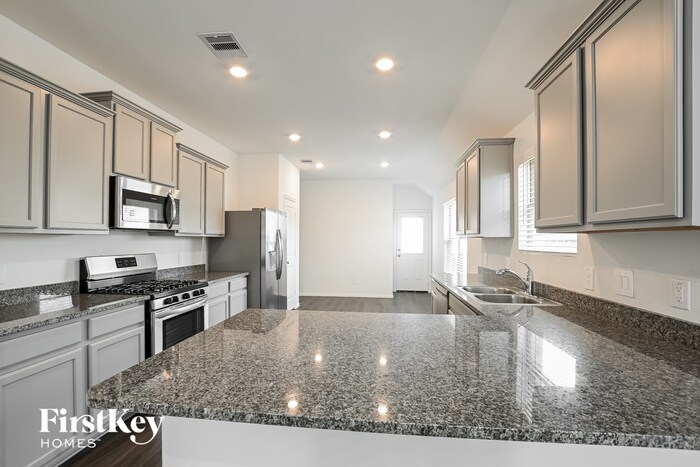 Building Photo - 18430 Summit Ranch Dr