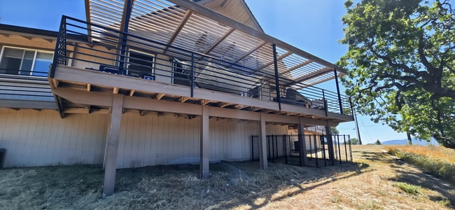Building Photo - Spacious & Modern 5-Bedroom Retreat in Teh...
