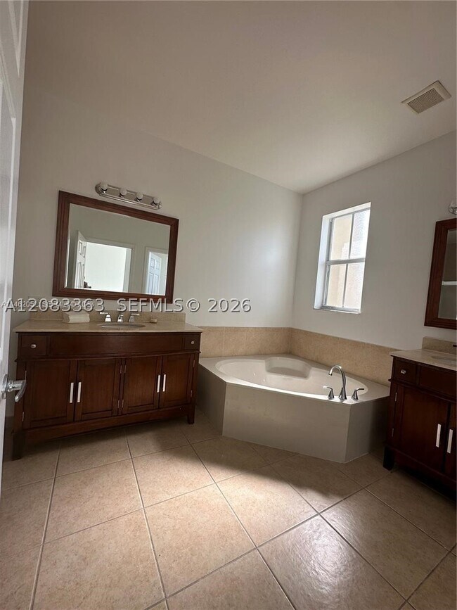 Building Photo - 7512 NW 108th Path