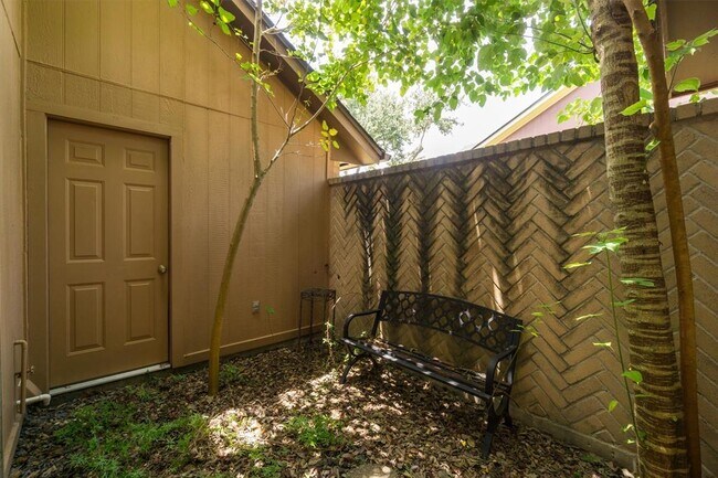 Building Photo - 2510 Park Meadows Ave