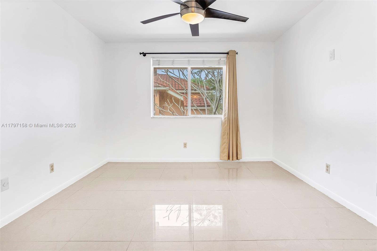 Building Photo - 735 NW 92nd Ave