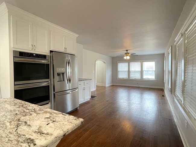 Building Photo - Gorgeous Home Available Now!!