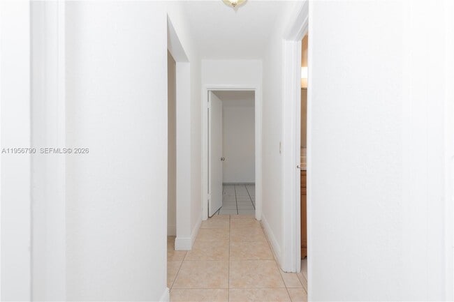 Building Photo - 2617 SW 32nd Ct