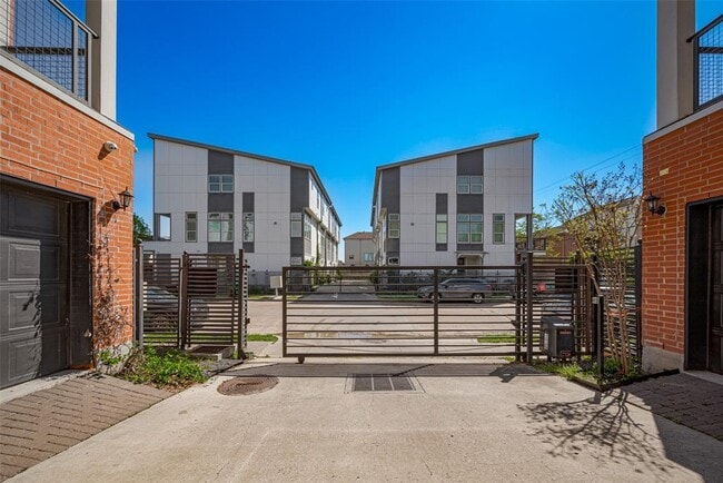 Building Photo - 9644 Riddlewood Ln