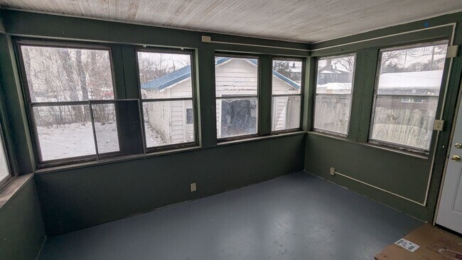 Building Photo - 3 bedroom, 2 bath home in Waterloo