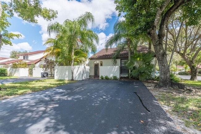Building Photo - 11135 SW 134th Ct