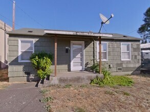 Building Photo - 1403 Cross St