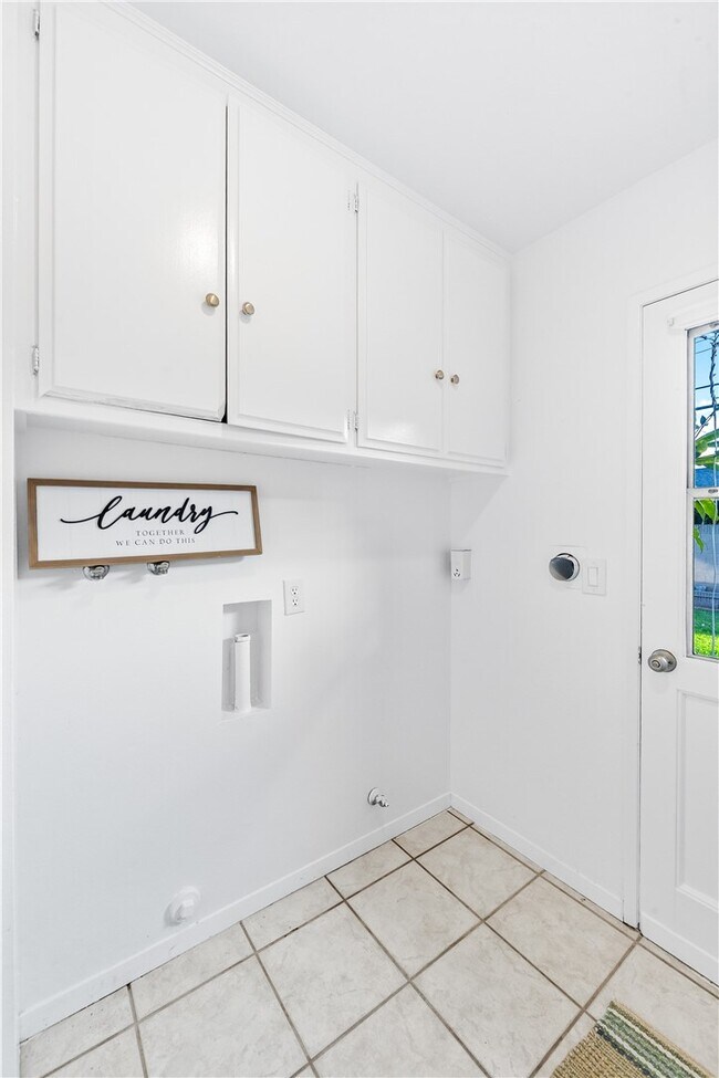 Building Photo - 6682 Alexandria Dr