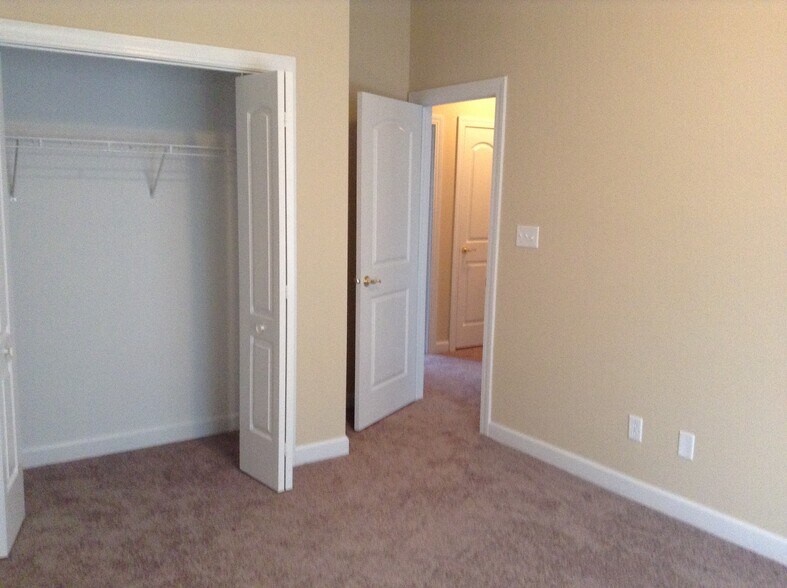 Building Photo - 9828 Rhodes Ln
