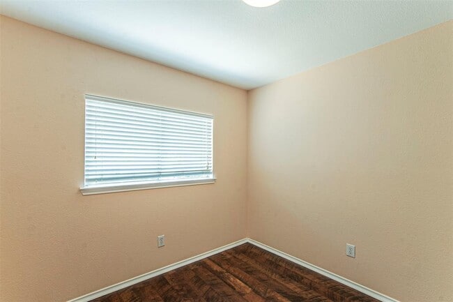 Building Photo - 10923 Menchaca Rd