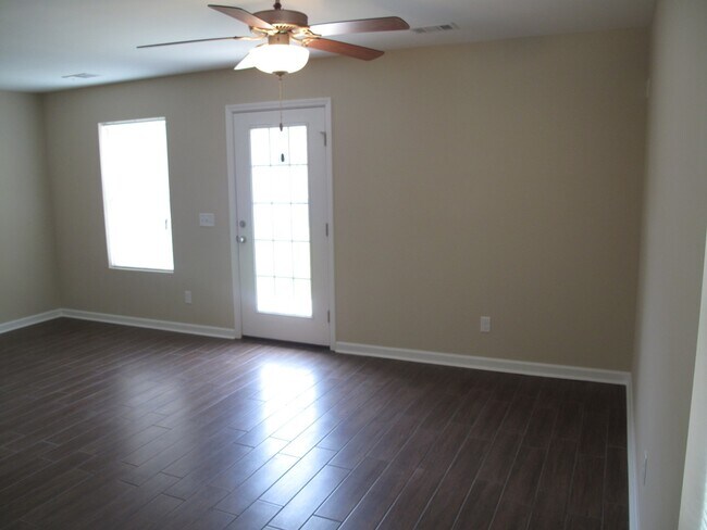 Building Photo - 180 Connor Lp