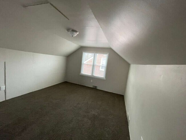 Building Photo - 18556 Kentfield St