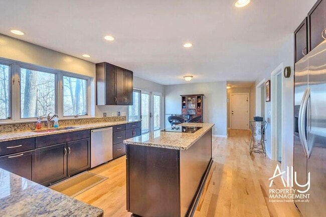 Building Photo - 501 Rookwood Pl