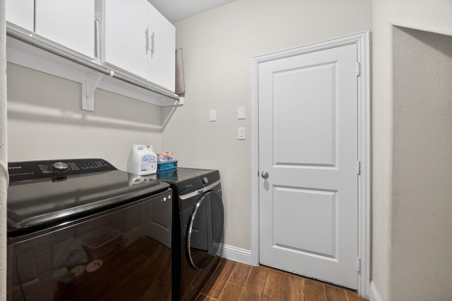 Building Photo - 6200 Marigold Dr