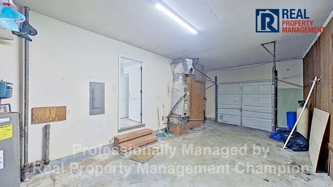 Building Photo - All Brick Ranch in the Heart of Hampstead