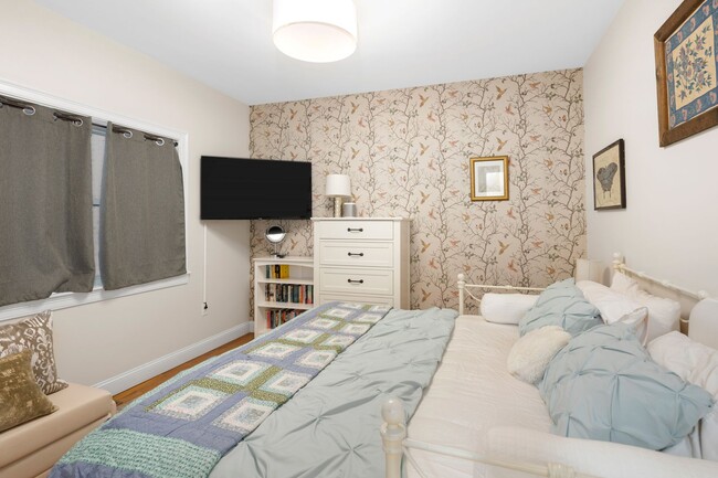 Building Photo - New 2BR2BA Condo in Jefferies Point with Backyard