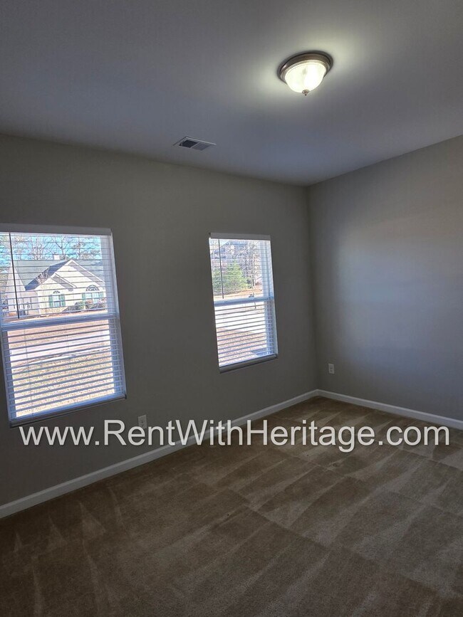 Building Photo - Stunning New 4bd/ 2.5ba / Immaculate / Attention to Detail/ Great Location