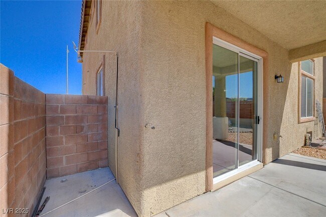 Building Photo - 11215 Dahlia Grove St