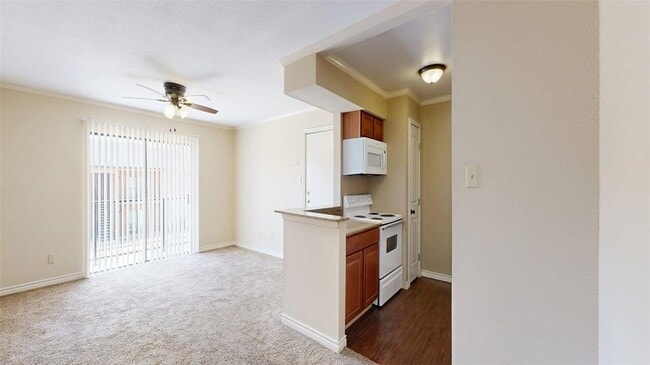 Building Photo - 904 University Oaks Blvd