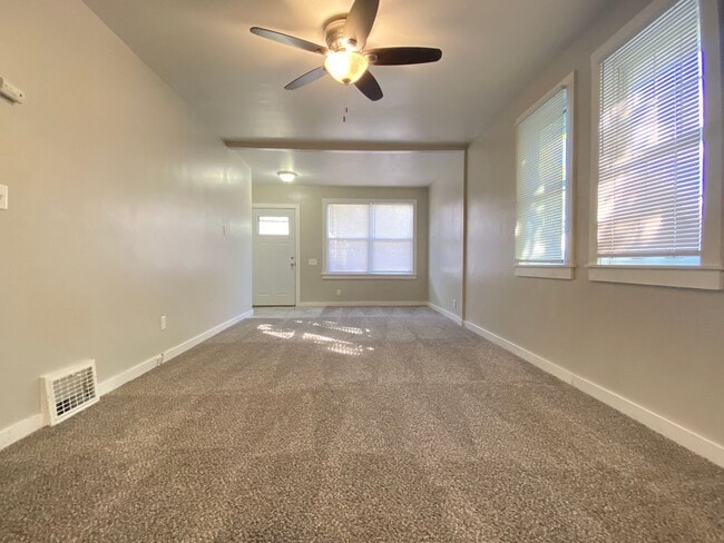 Building Photo - 2 Bed Home With A Den Michigan City