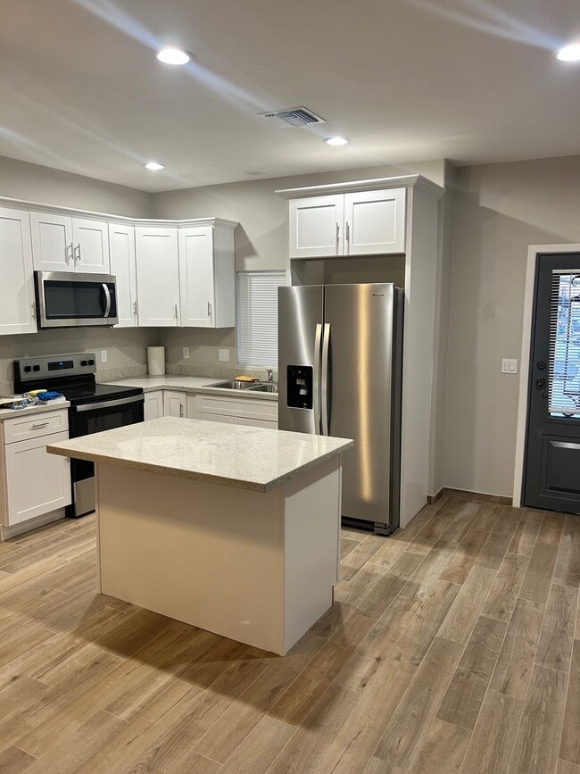 Building Photo - 382 W Quarry St