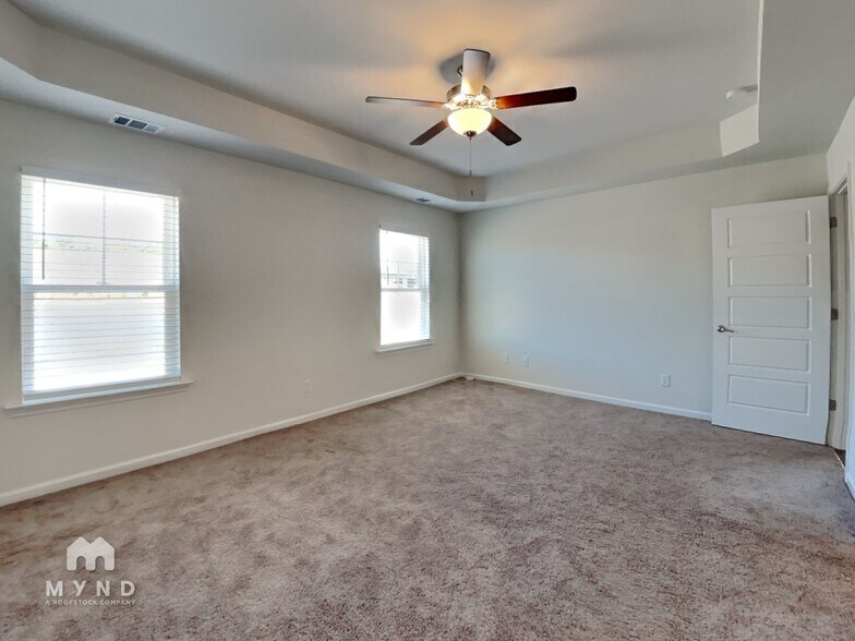 Building Photo - 120 Dasher Dr