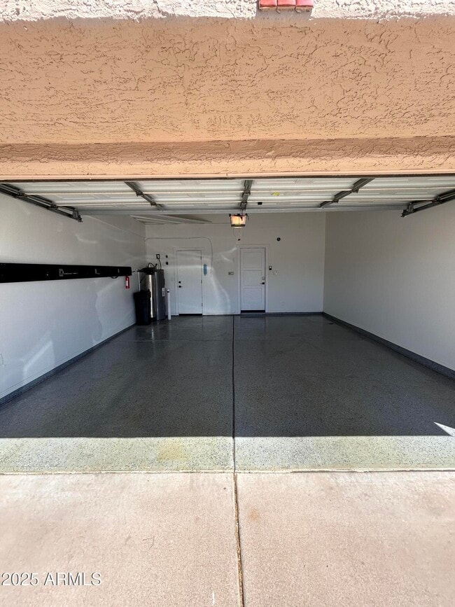Building Photo - 320 E Larkspur Ln