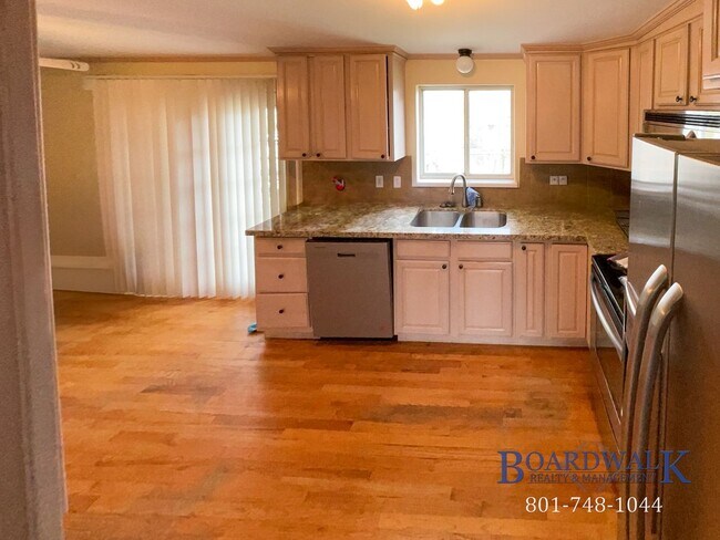 Building Photo - 2827 E Bridgewater Dr