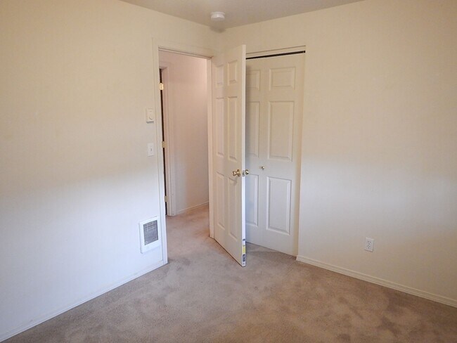 Building Photo - 3 Bedroom, 2 Bathroom North of Prineville - Fenced Back Yard - Available soon!