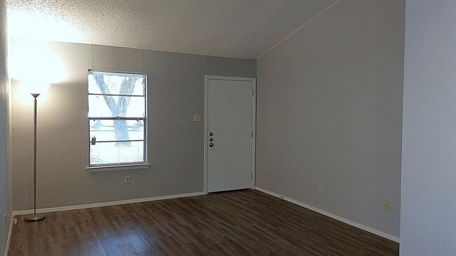 Building Photo - 1620 W Braker Ln