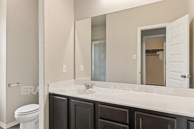 Building Photo - 10610 Grn Lk Dr