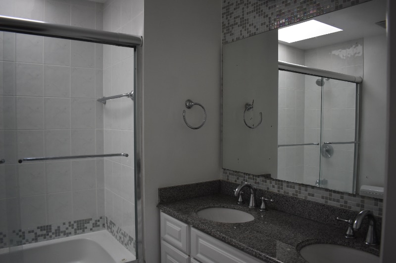 Building Photo - 7001 Roslyn Ave