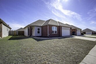 Building Photo - 5924 SE 66th St