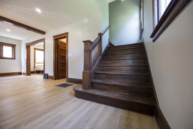 Building Photo - 1496 E 107th St