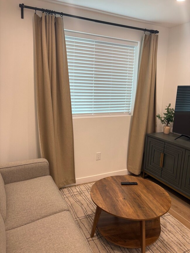 Building Photo - Charming Furnished 1 bedroom/1 bathroom near Laguna Lake.