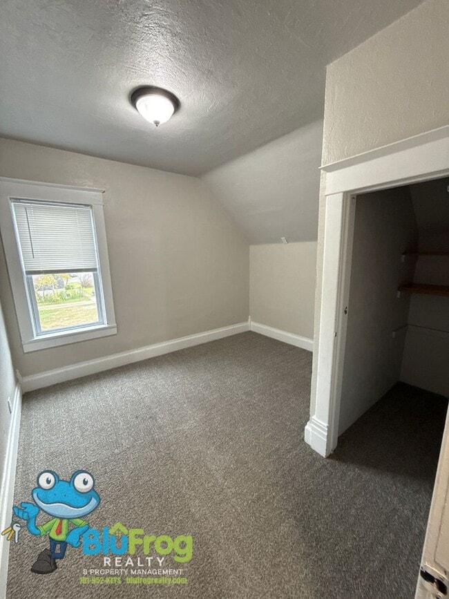 Building Photo - 202 House